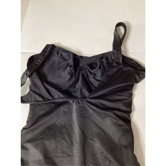 New. Miraclesuit drape swimsuit. Retails $180. Size 16 - Picture 9 of 11